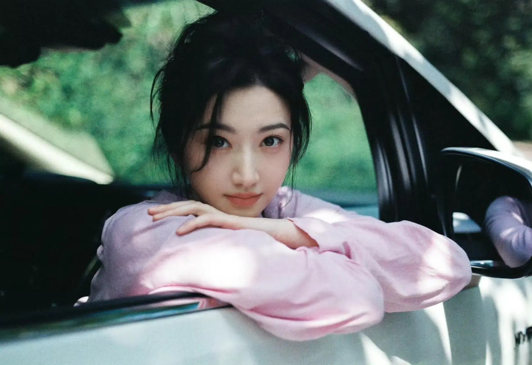 谢娜自曝是乐华的第一个签约艺人,王一博的师姐