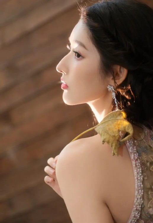 知名女团爱豆“一刀剪断”标志性长发，韩网友反应褒贬不一......