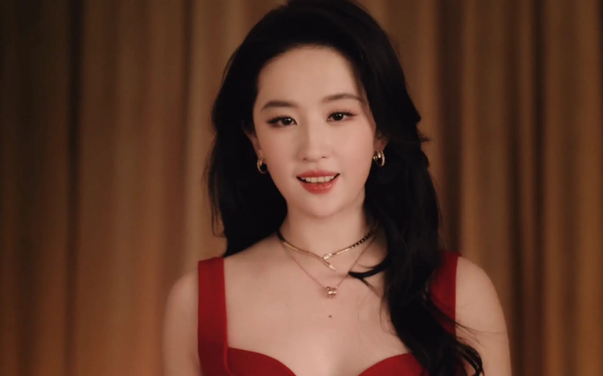 TVB“金童玉女”台上激吻引热议，男方称分房睡，避免奉子成婚