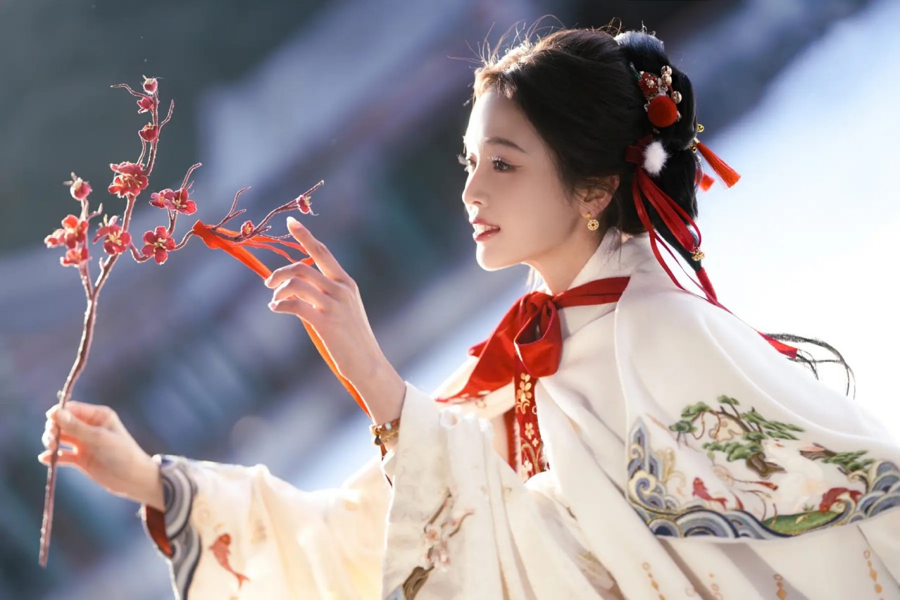 比亚迪发布“5分钟”闪充技术，最受伤的不是蔚来