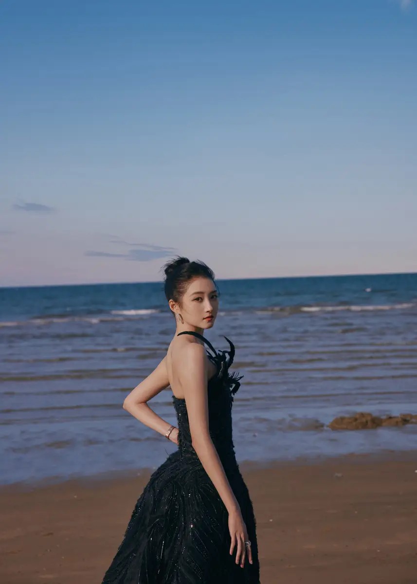 曝李昀锐去接孟子义下班！拥抱牵手疑似为《尚公主》炒作